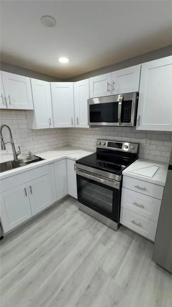 1280 NW 43rd Ave # 303, Lauderhill FL 33313