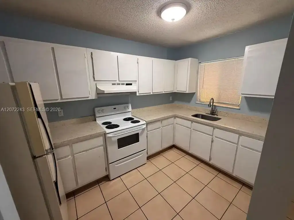 1501 W 42nd St # 205, Hialeah FL 33012