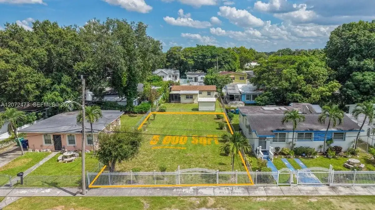 1967 NW 52nd St, Miami FL 33142