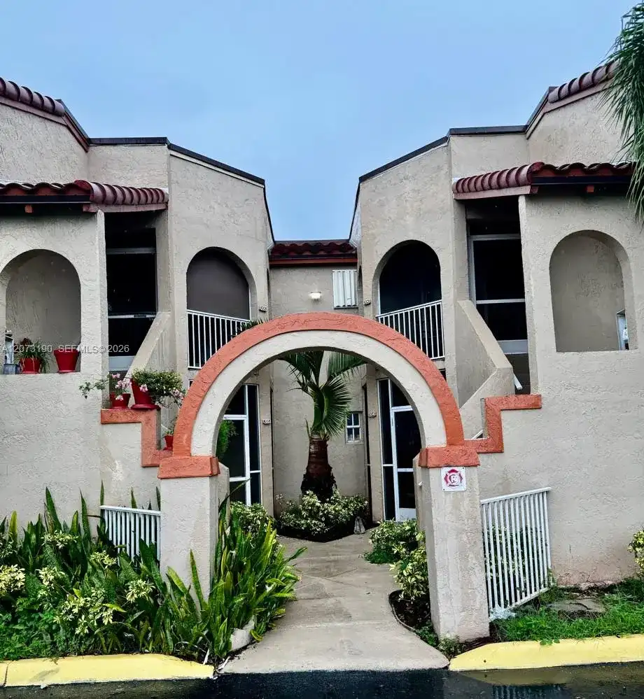 333 SW 86th Ave # 104, Pembroke Pines FL 33025