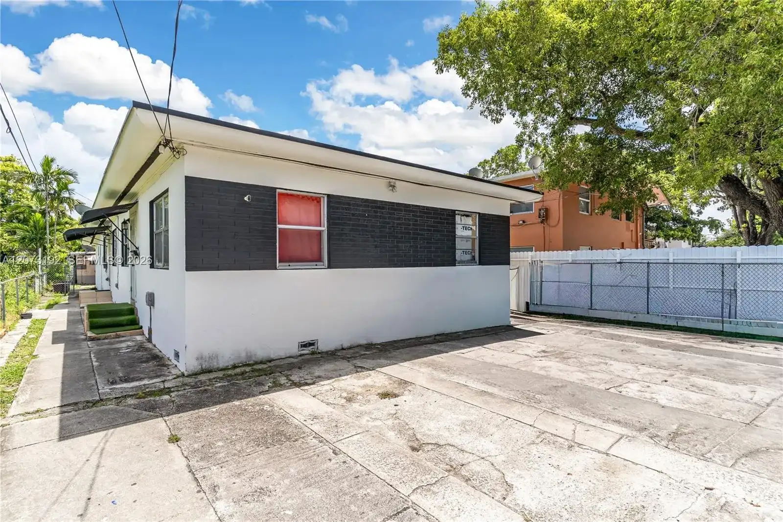 2180 NW 30th St, Miami FL 33142