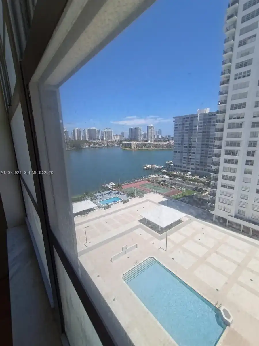2780 NE 183rd St # 1402, Aventura FL 33160