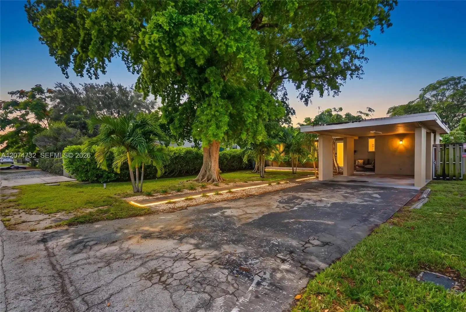 2904 Van Buren St, Hollywood FL 33020