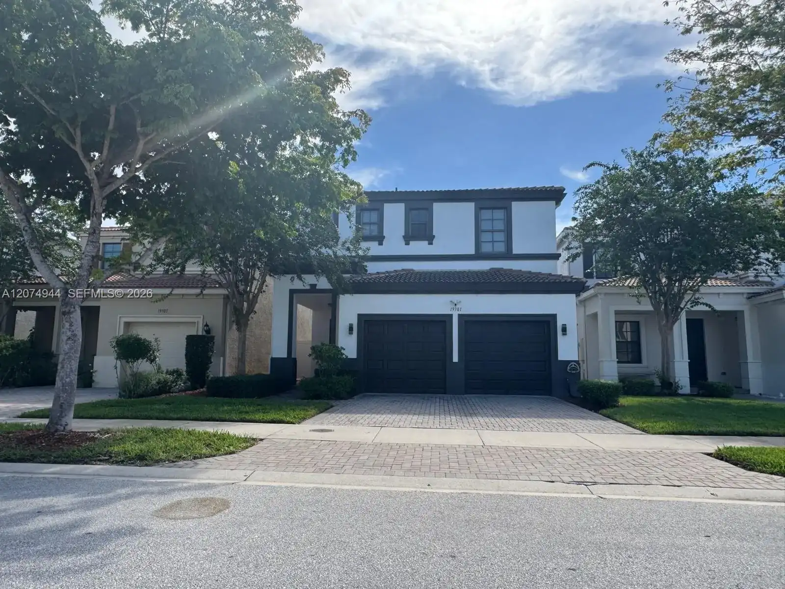 19301 NE 8th Ct, Miami FL 33179