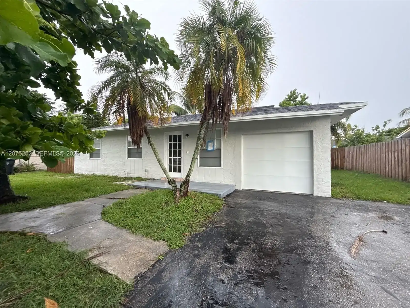 8220 SW 6th St, North Lauderdale FL 33068