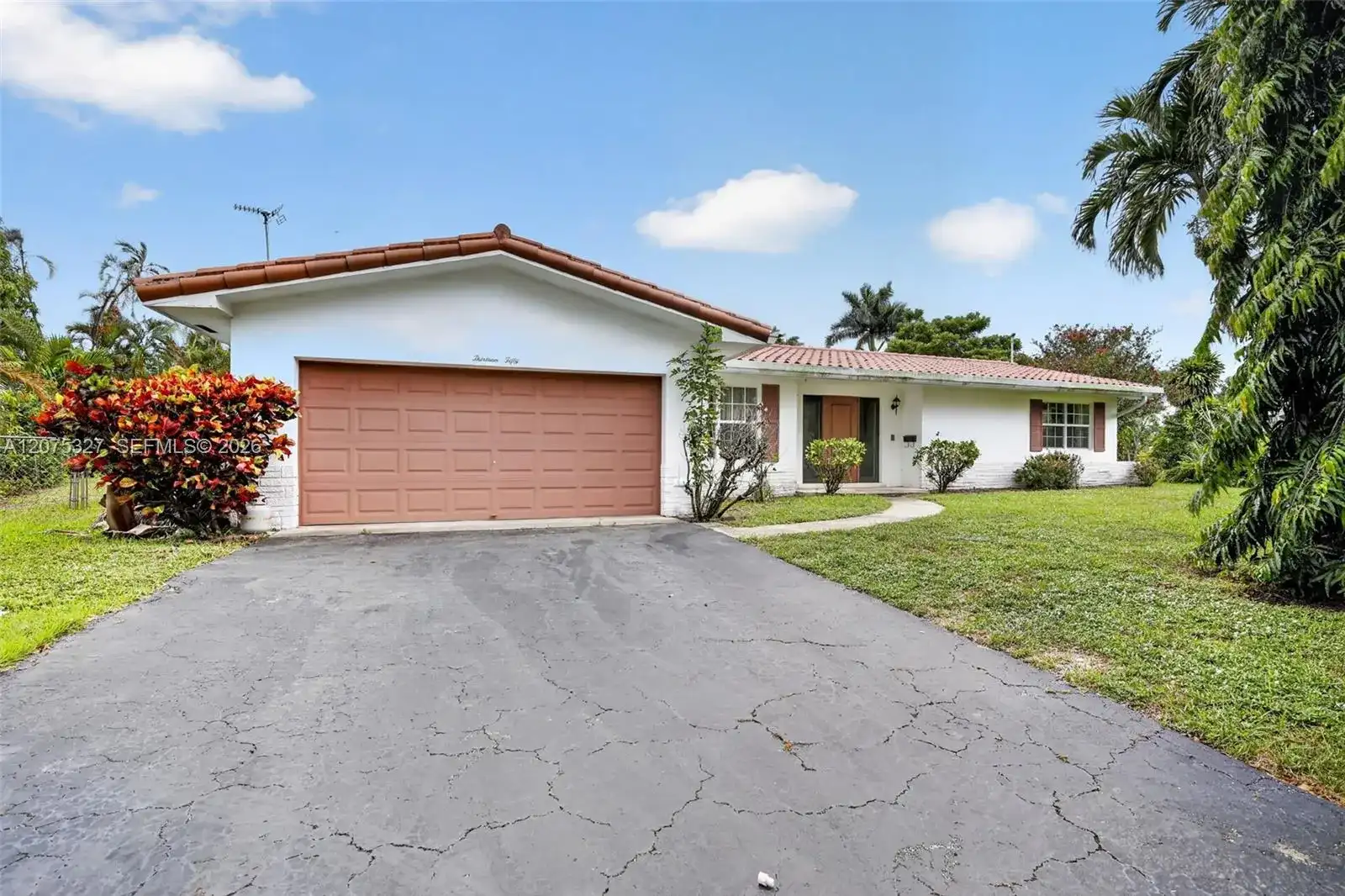 1350 NW 73rd Ave, Plantation FL 33313