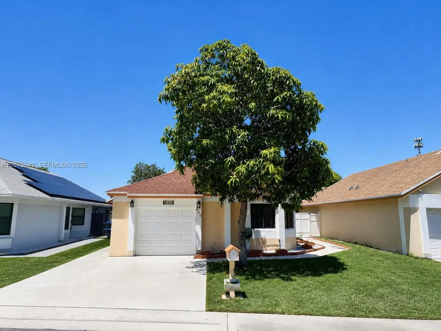 840 W Palm Run Dr, North Lauderdale FL 33068