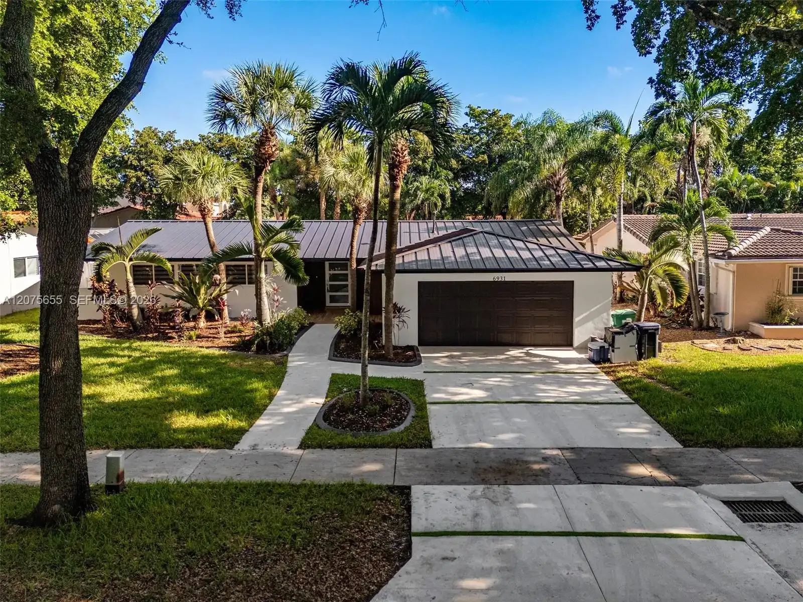 6931 Loch Ness Dr, Miami Lakes FL 33014