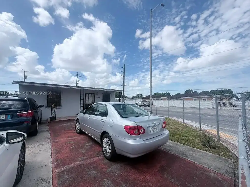 3190 NW 97th St, Miami FL 33147