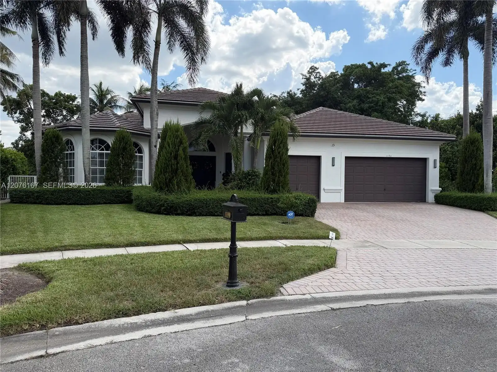 11190 Redhawk St, Plantation FL 33324