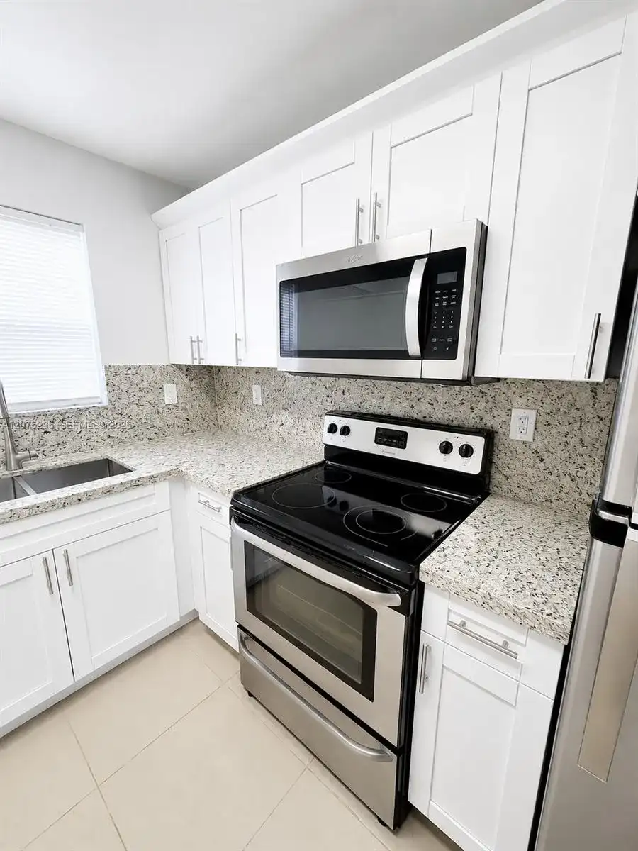 1723 Wiley St, Hollywood FL 33020