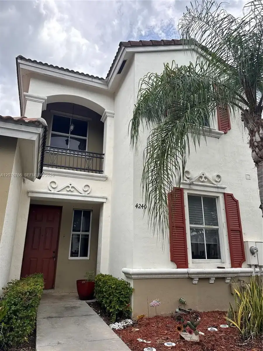 4240 NE 9th St, Homestead FL 33033
