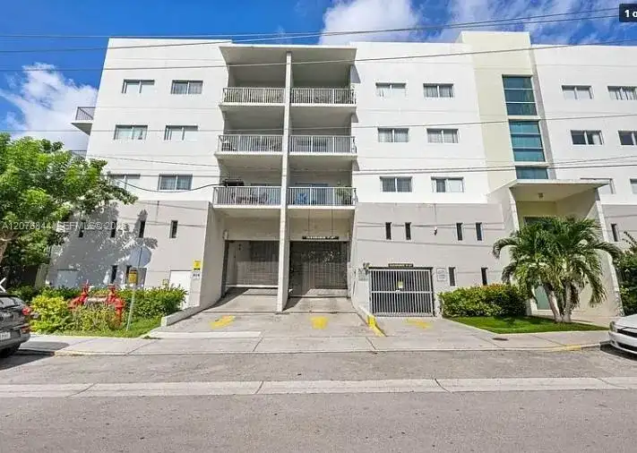 900 SW 7th St # 503, Miami FL 33130