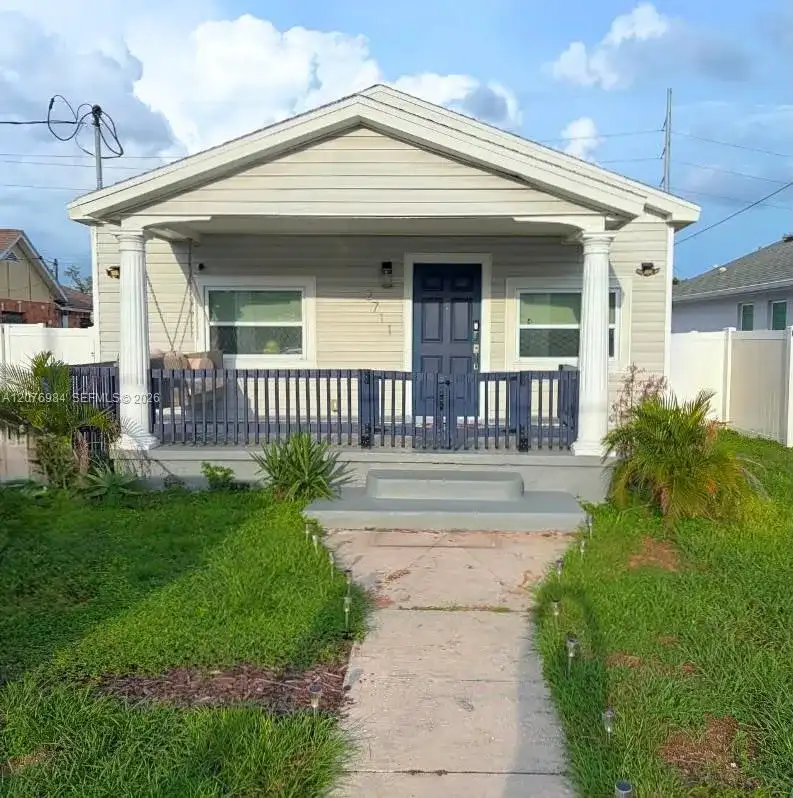 2711 N 33 Street, Tampa FL 33605