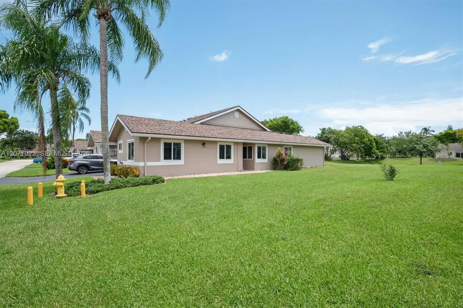 5200 W Lakes Dr, Deerfield Beach FL 33442