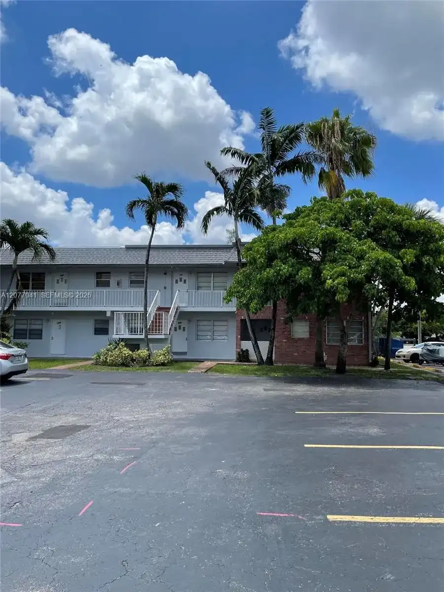 2051 NW 81st Ave # 528, Pembroke Pines FL 33024