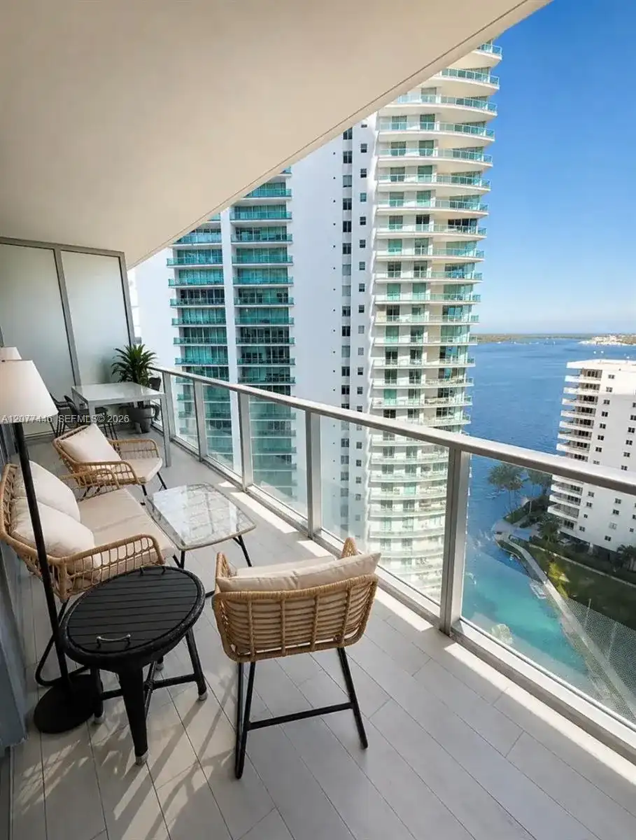 1300 Brickell Bay Dr # 1807, Miami FL 33131