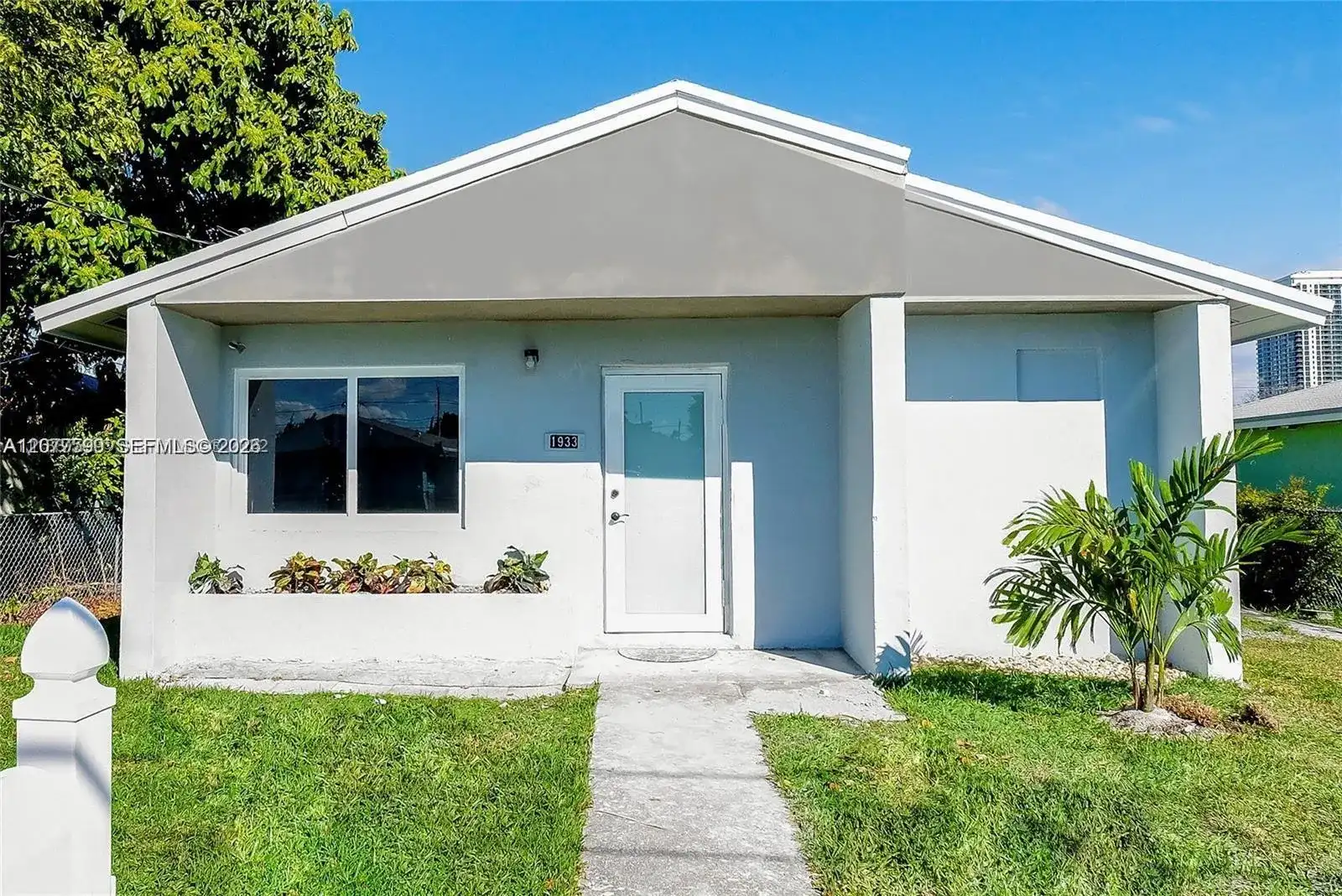 1933 NW 2nd Ct, Miami FL 33136
