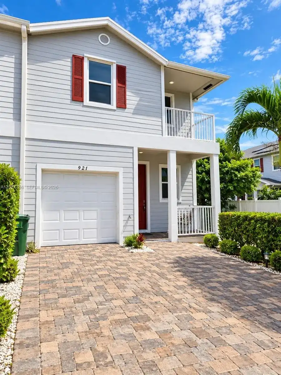 921 SE 18th St, Homestead FL 33034