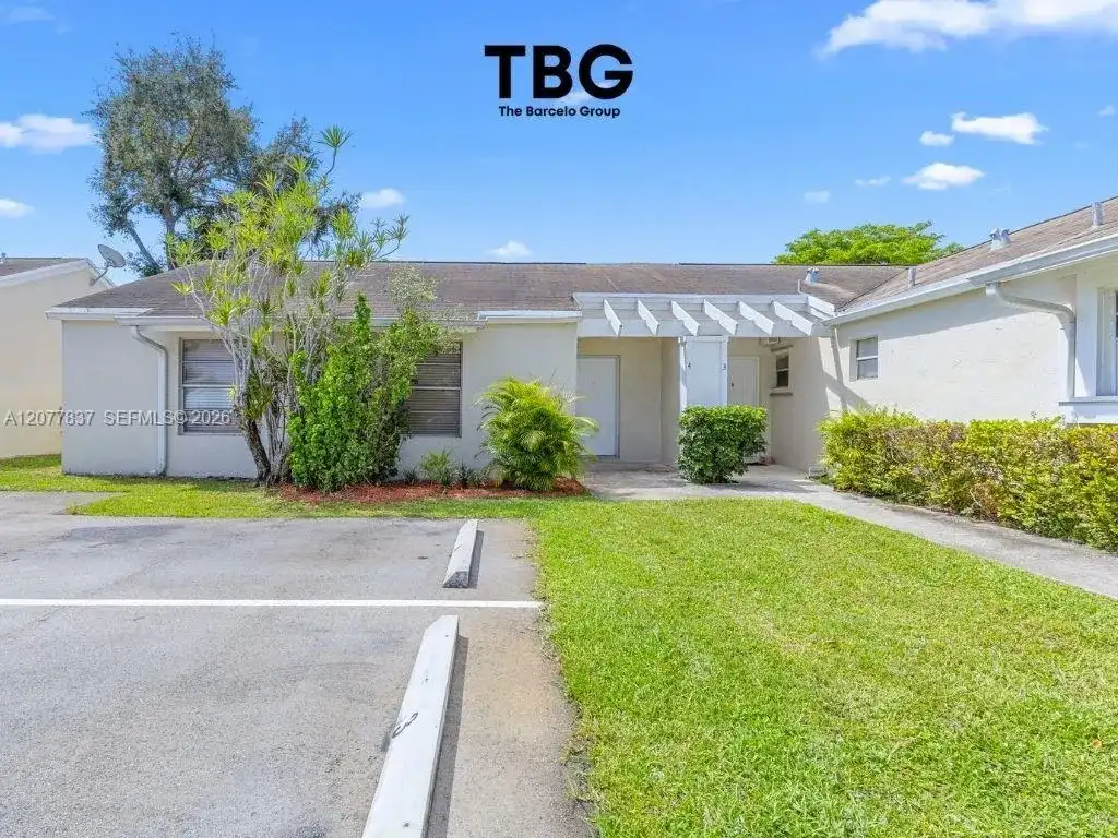 886 NE 214th Ln # 4, Miami FL 33179
