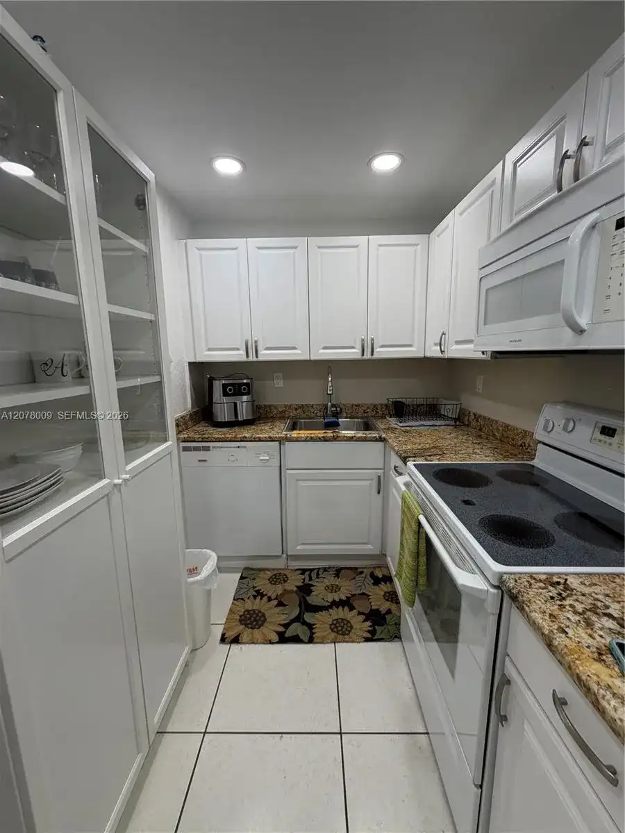 17530 NW 68th Ave # C1005, Hialeah FL 33015