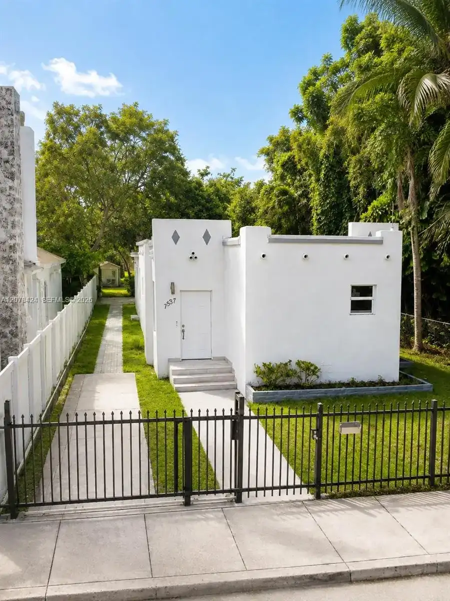 7537 NW 3rd Ave, Miami FL 33150