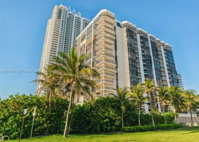 6423 Collins Ave # 1702, Miami Beach FL 33141