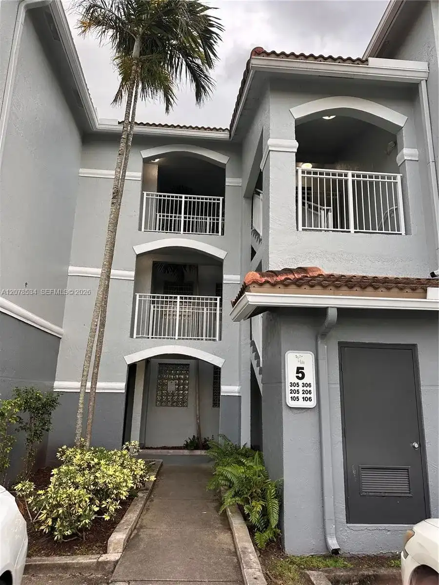 9640 NW 2nd St # 306, Pembroke Pines FL 33024