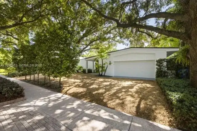 205 S Shore Dr S, Miami FL 33133