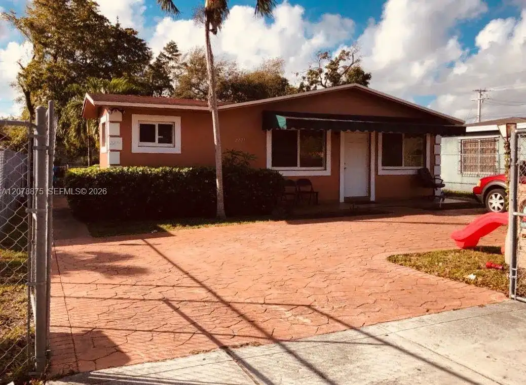 2272 NW 66th St, Miami FL 33147
