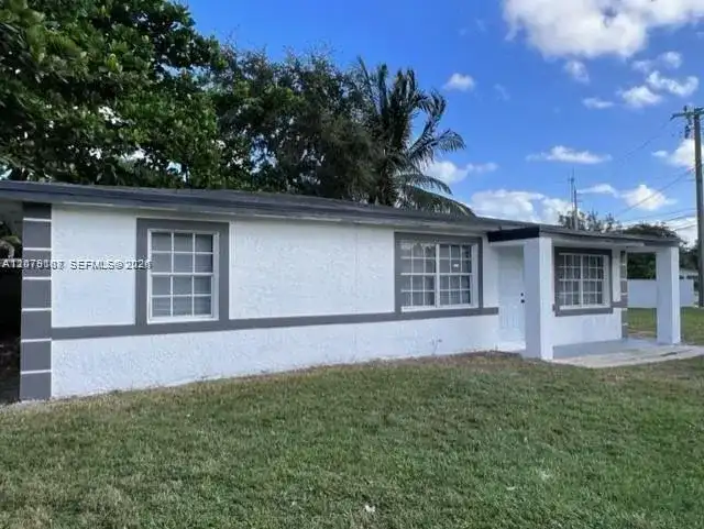 43 Newton Rd, West Park FL 33023