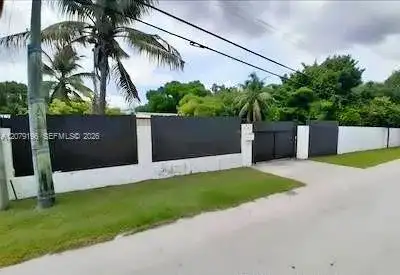 759 S Biscayne River Dr, Miami FL 33169