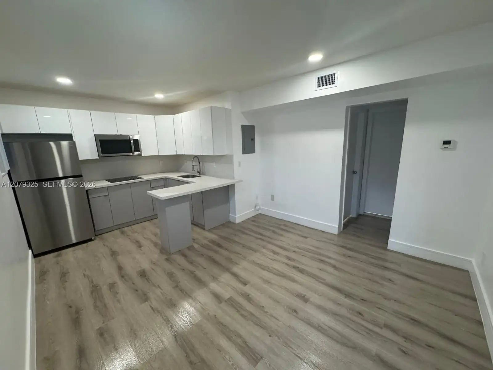1943 NW 2nd ct # 3, Miami FL 33136