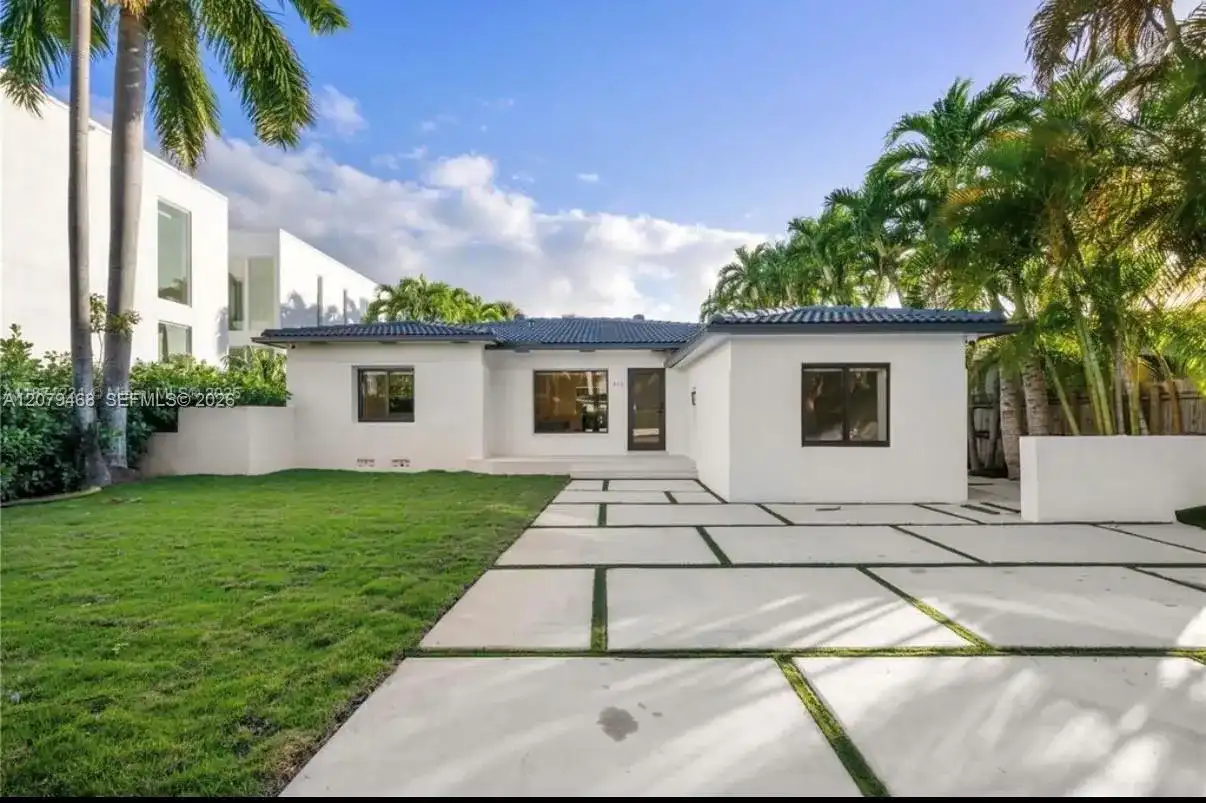900 W 47th Ct, Miami Beach FL 33140