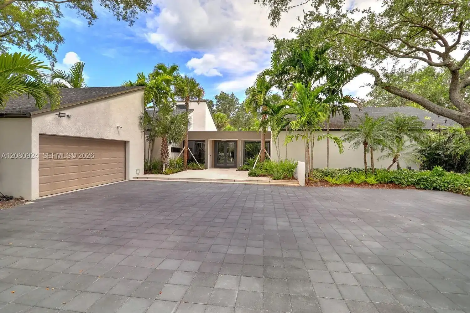 6121 SW 104th St, Pinecrest FL 33156