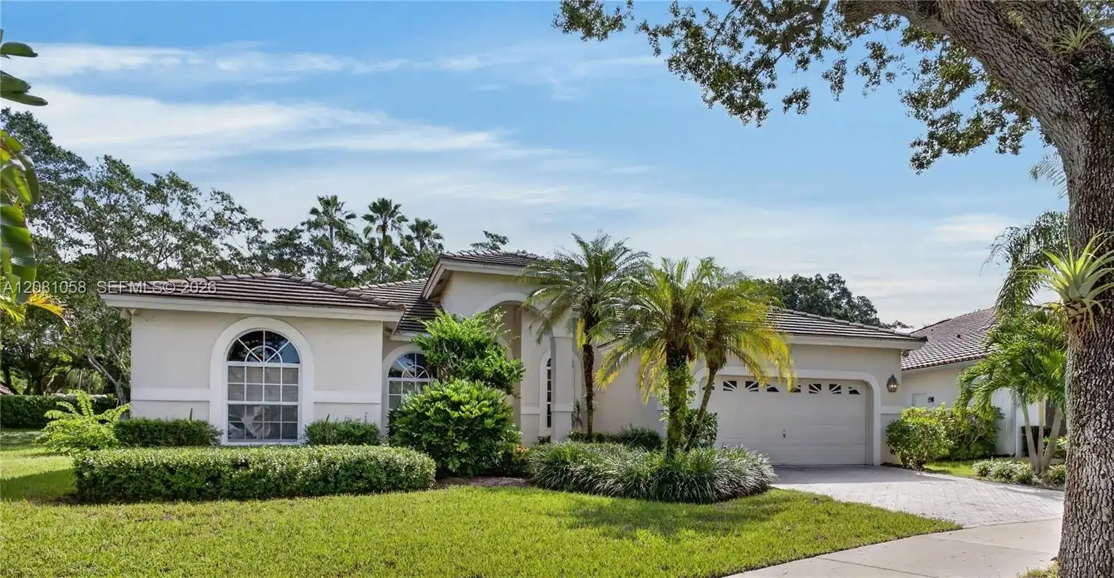 3098 Lakewood Cir, Weston FL 33332