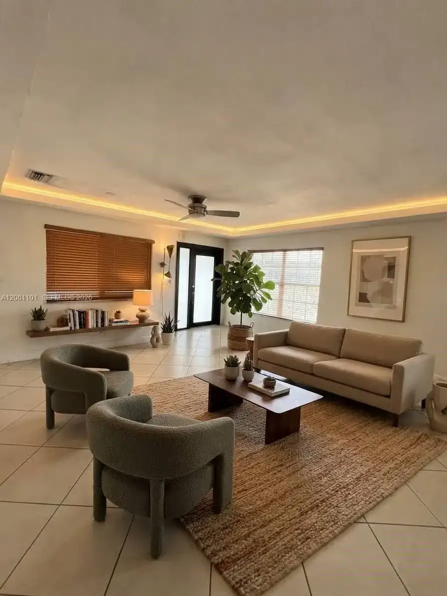 62 W 44th St # 0, Hialeah FL 33012