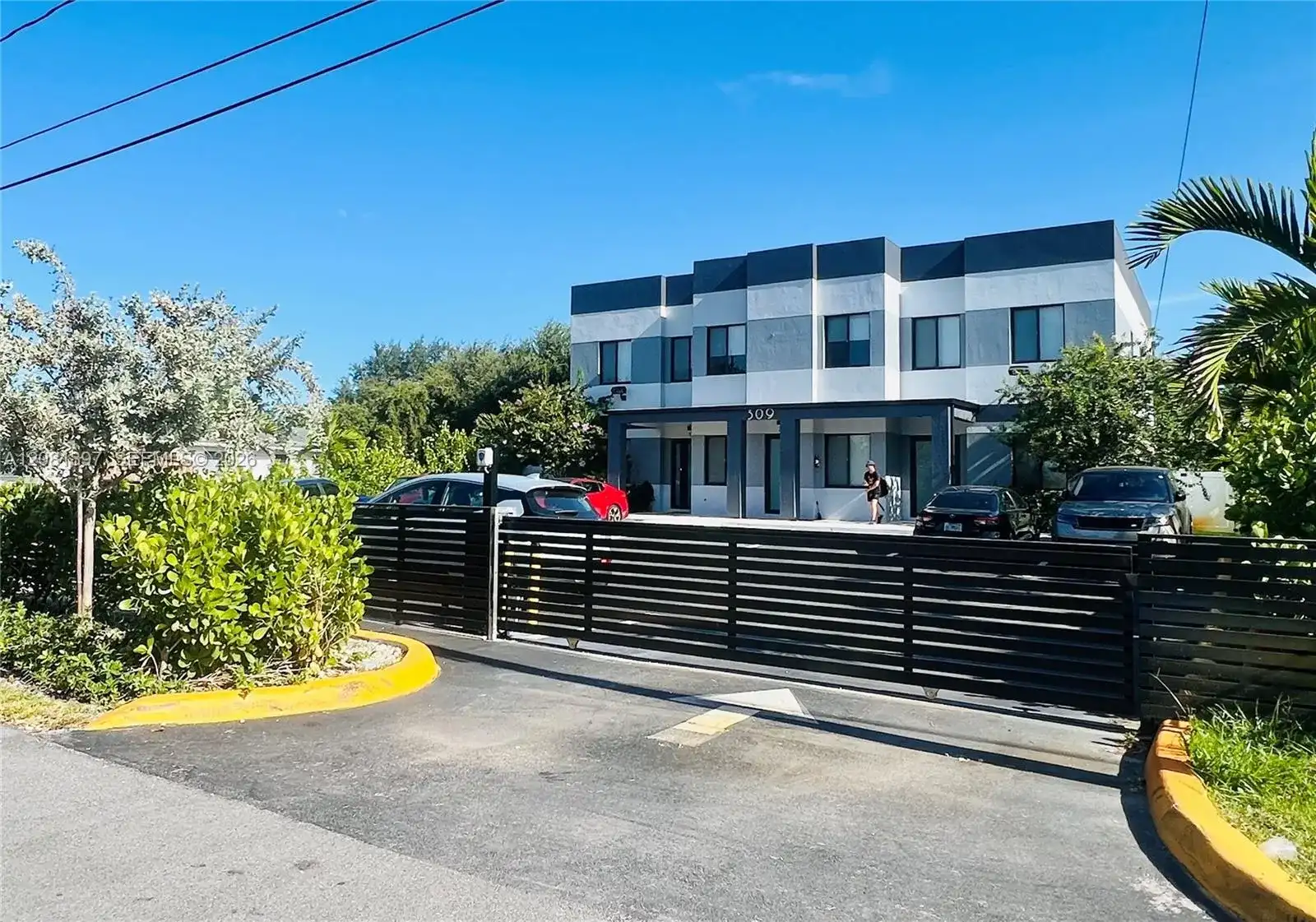 309 NW 7th Ct # 1, Hallandale Beach FL 33009