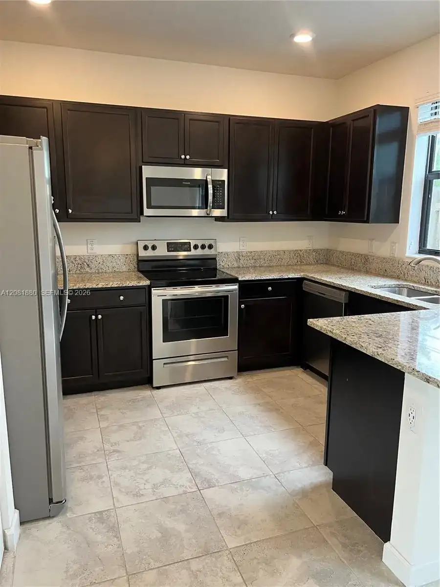 20578 NE 2nd Ct, Miami FL 33179