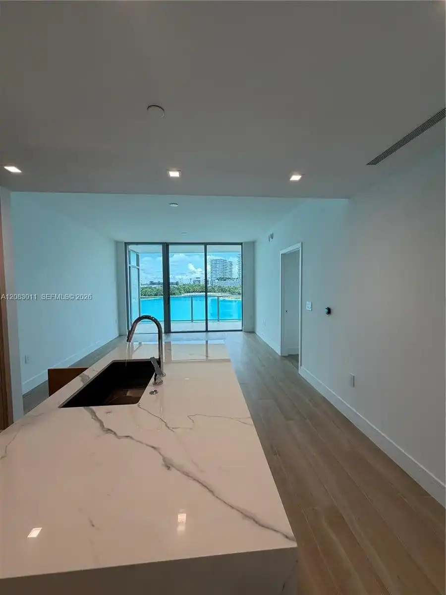2411 Laguna Cir # 307, North Miami FL 33181