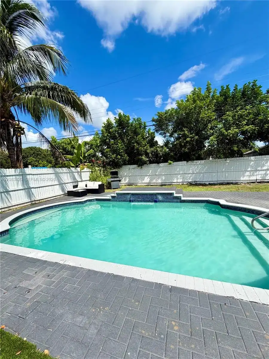 6781 Park St, Hollywood FL 33024
