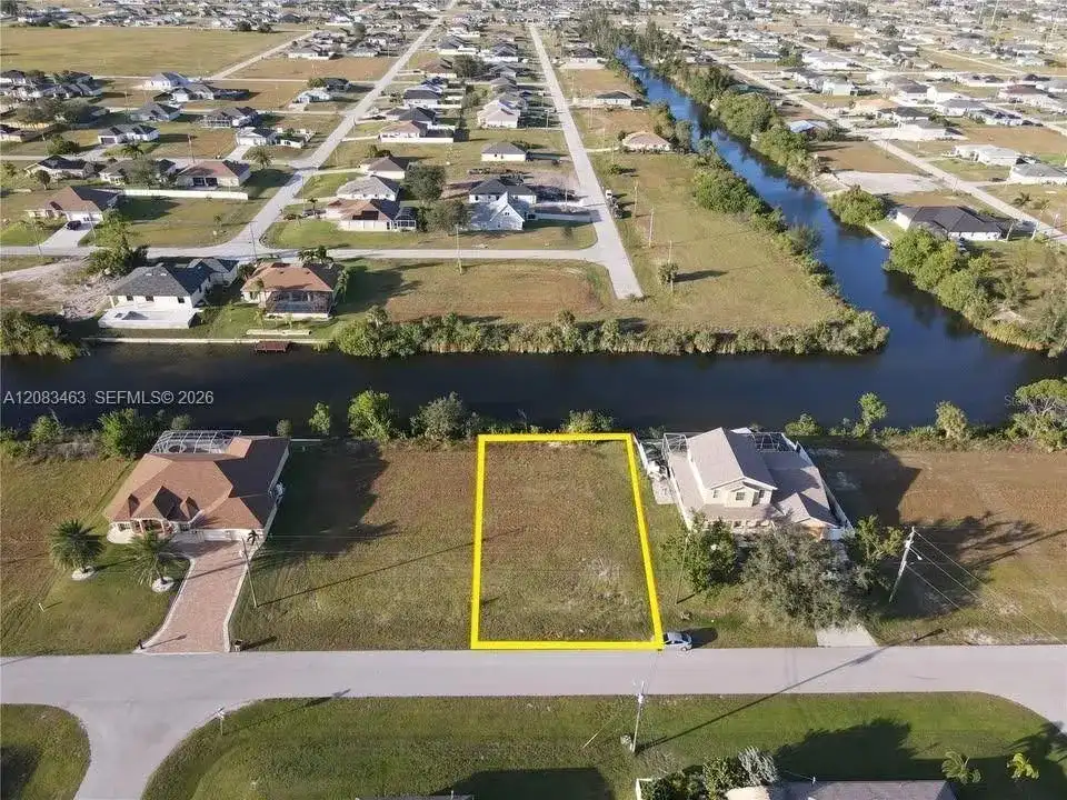 223 NW 19th Ter, Cape Coral FL 33993