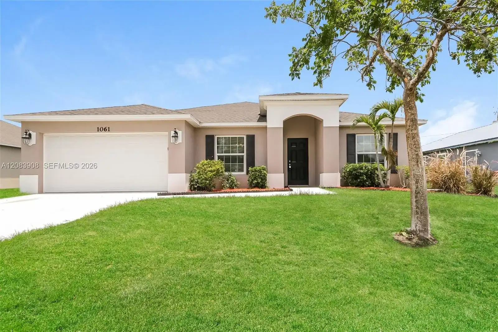 1061 SW Dubois Ave, Port St. Lucie FL 34953