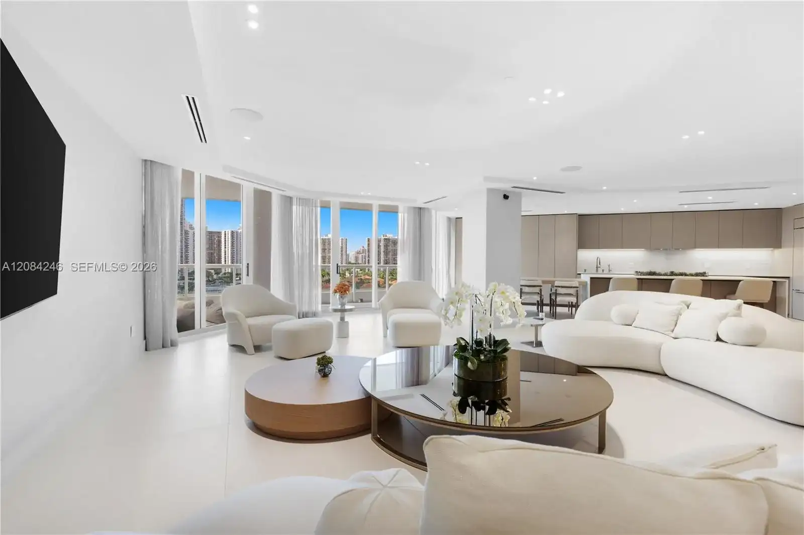 21050 Point Pl # 902, Aventura FL 33180