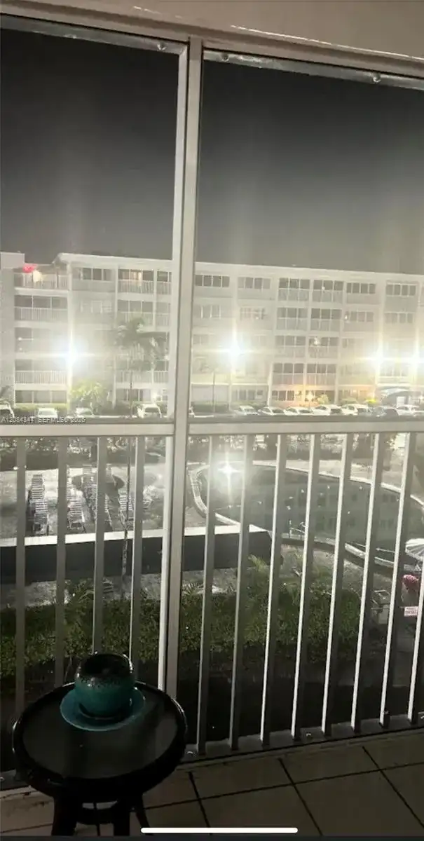 329 SE 3rd St # 405T, Hallandale Beach FL 33009