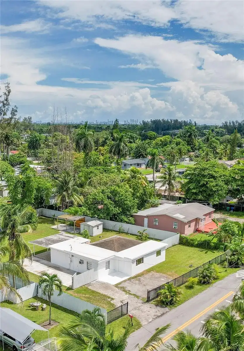 1843 NW 107th St, Miami FL 33167