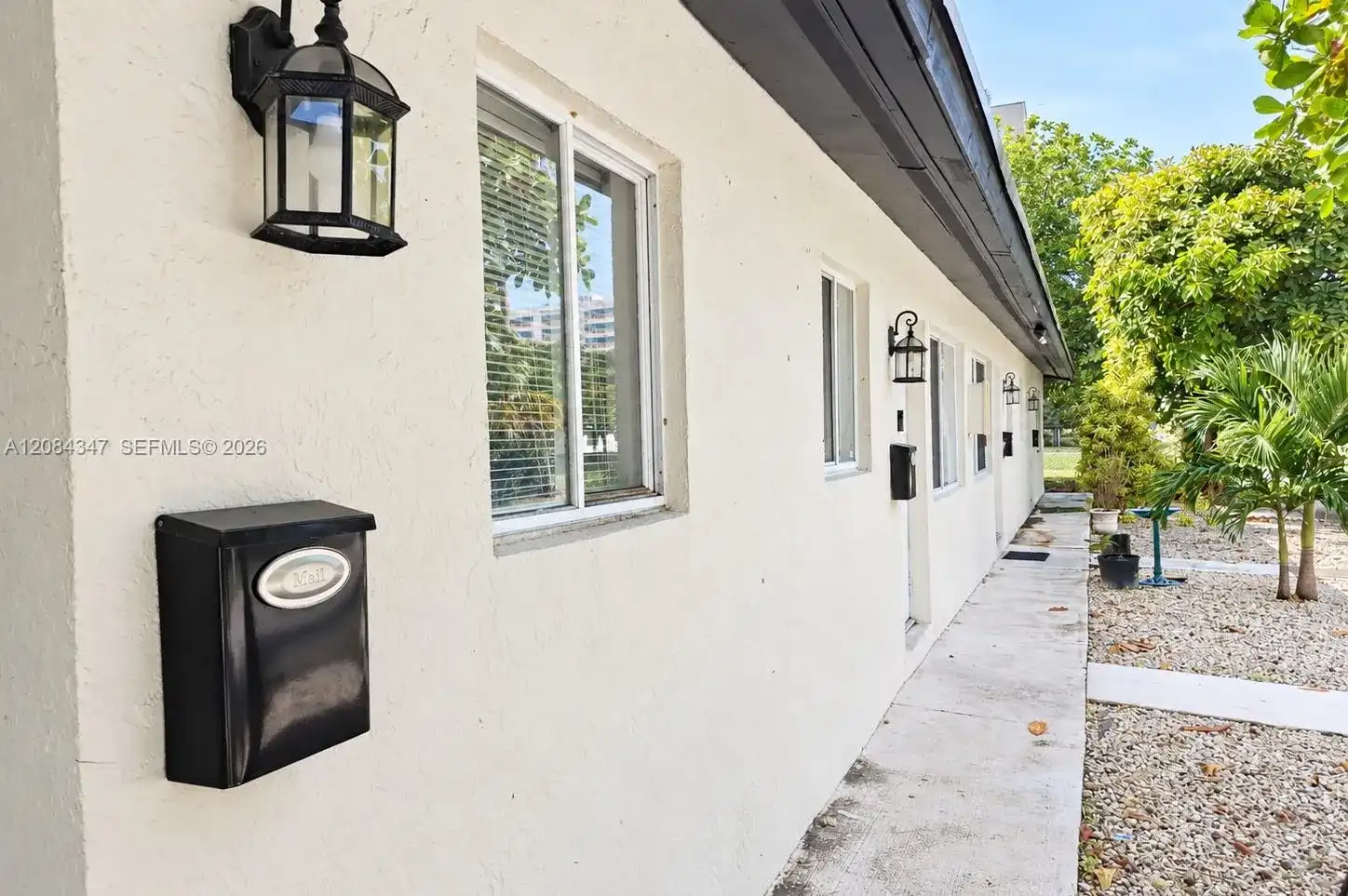 300 SE 9th Ct # 4, Hallandale Beach FL 33009