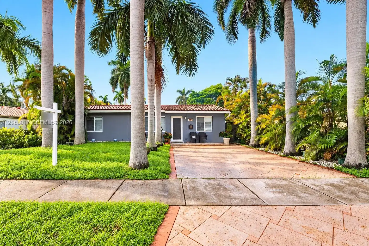 918 NE 4th St, Hallandale Beach FL 33009