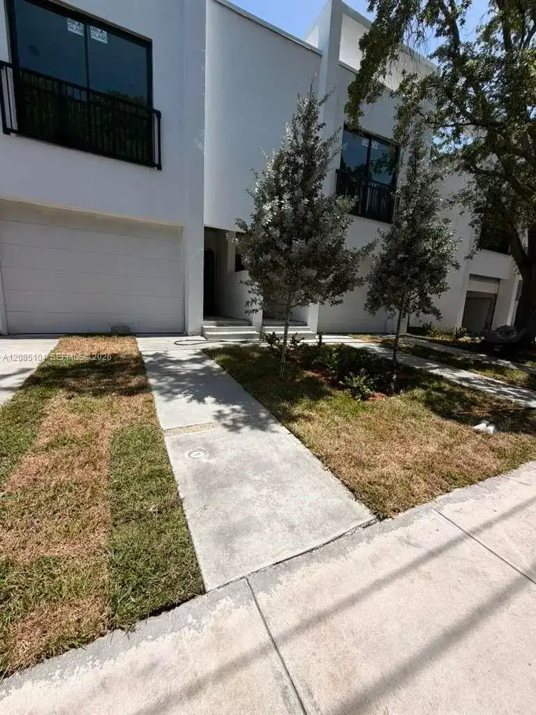 152 NW 33rd St, Miami FL 33127