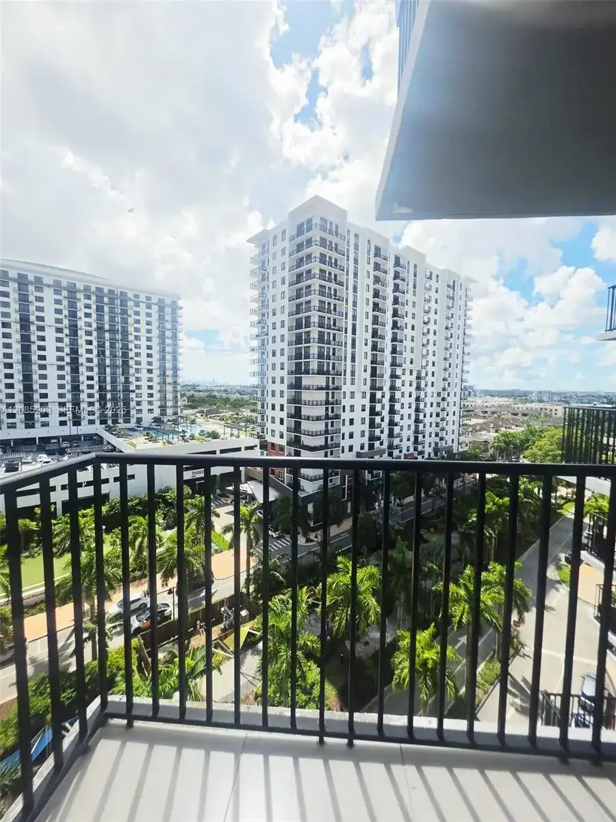 5252 NW 85th Ave # 809, Doral FL 33166